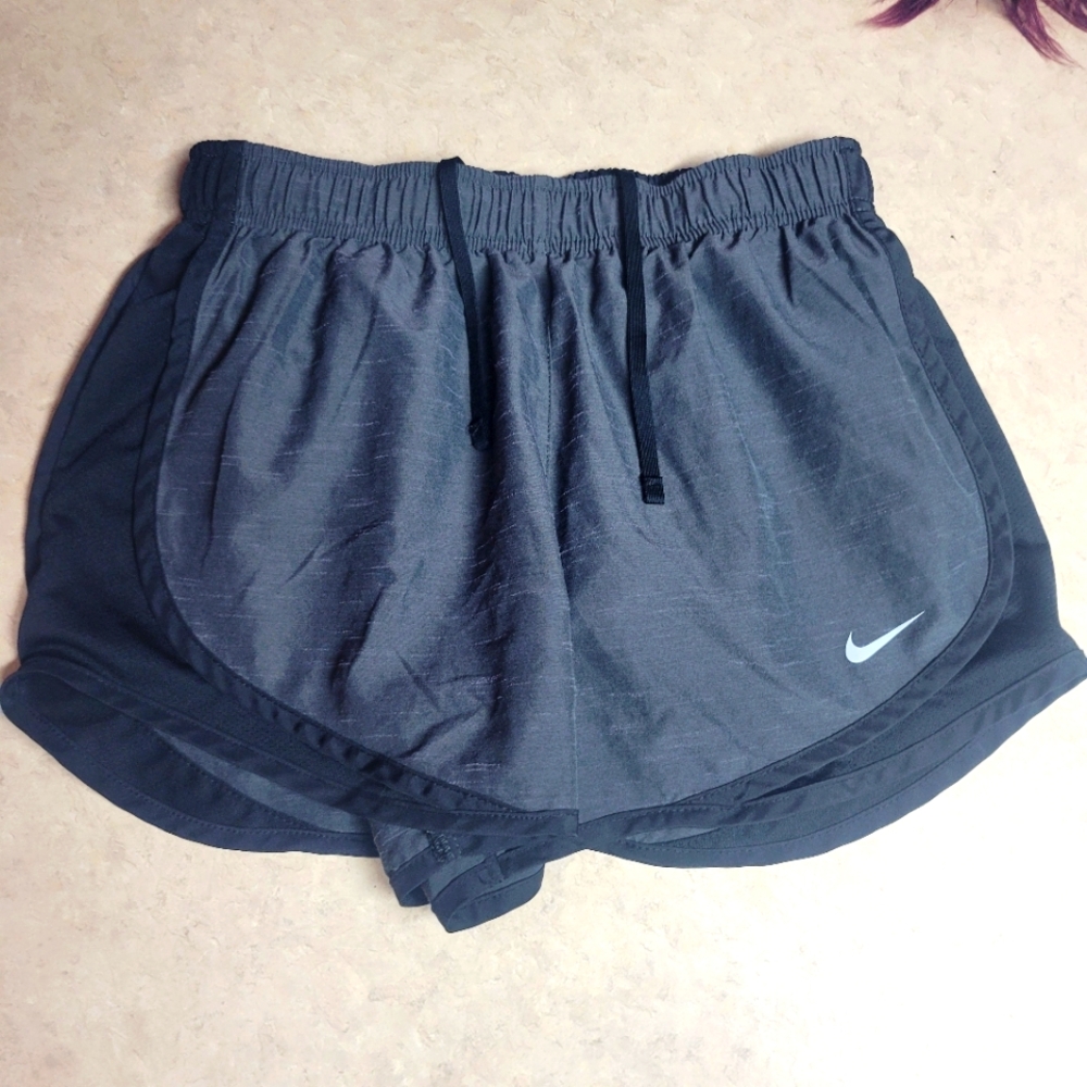 Gently used women size small black Nike dri fit athletic shorts